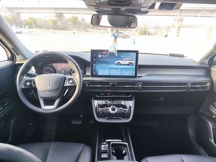 Фото 9 - Lincoln Corsair