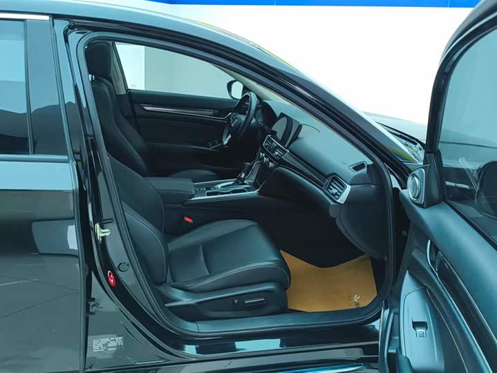 Фото 8 - Honda Accord