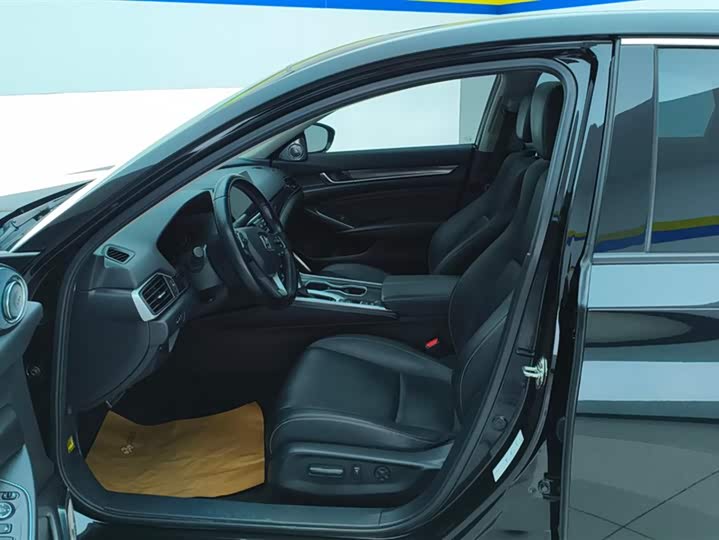 Фото 9 - Honda Accord