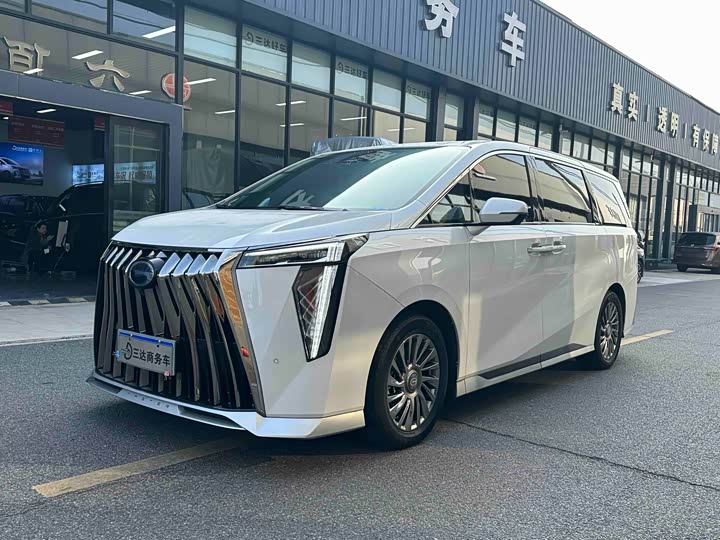 Фото 1 - GAC Trumpchi M8