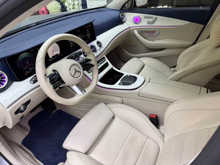 Фото 3 - Mercedes-Benz E-Class