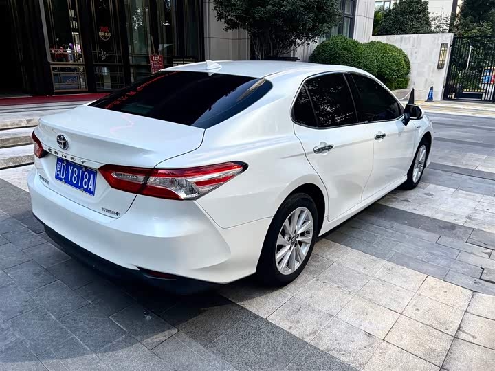 Фото 6 - Toyota Camry
