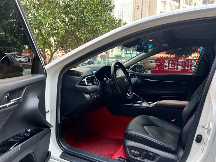 Фото 9 - Toyota Camry