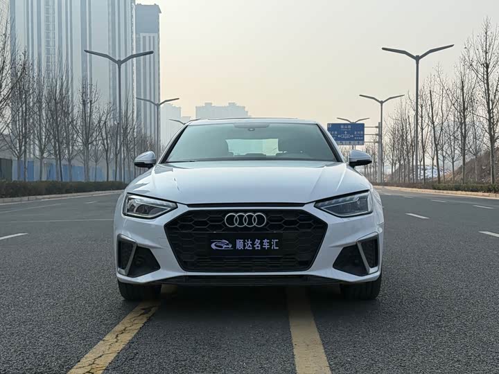 Фото 2 - Audi A4L