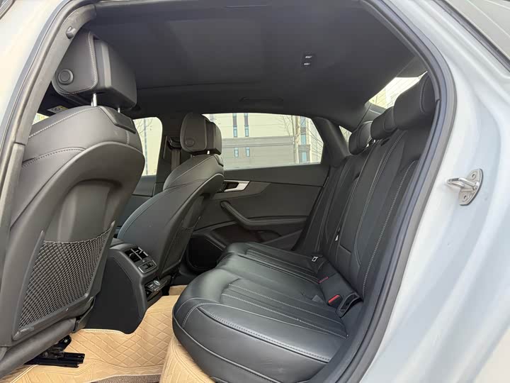 Фото 6 - Audi A4L