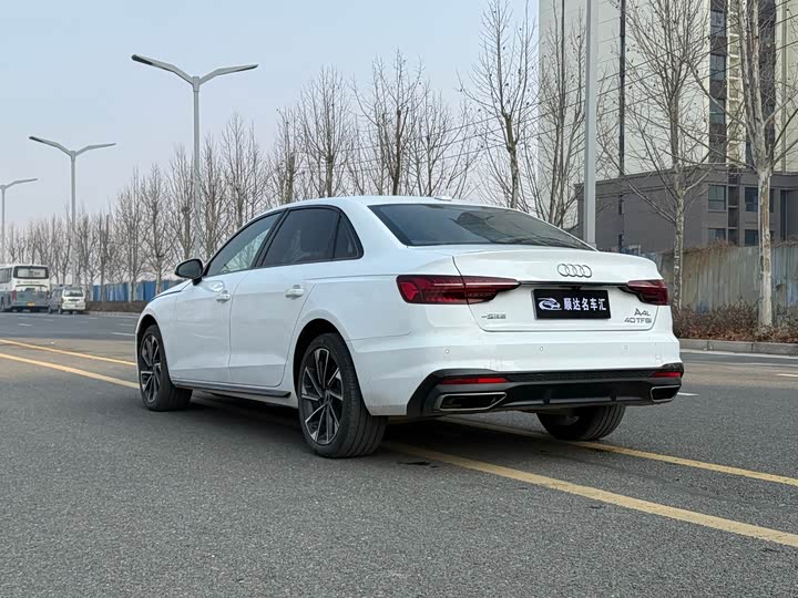 Фото 7 - Audi A4L