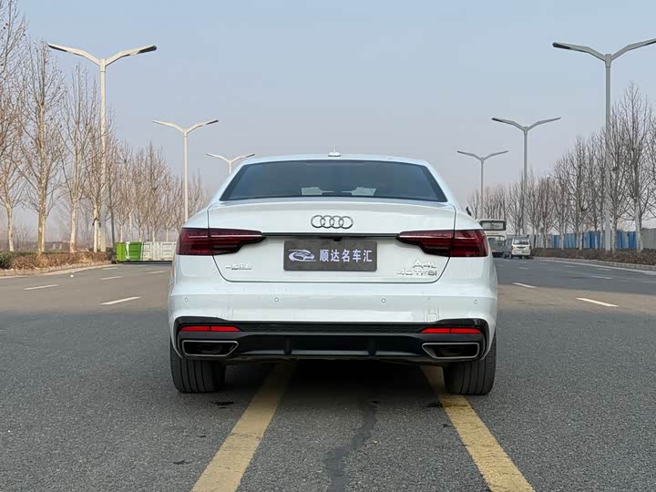 Фото 8 - Audi A4L