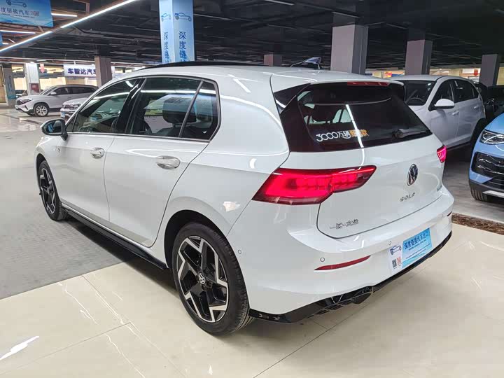 Фото 5 - Volkswagen Golf