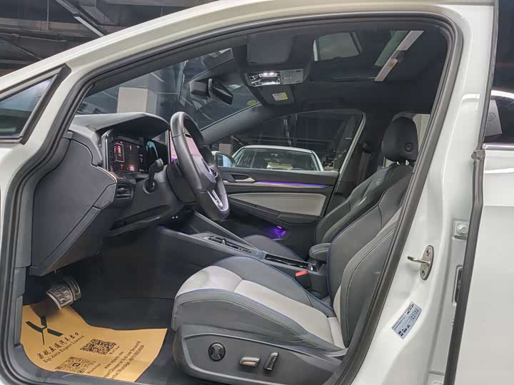 Фото 8 - Volkswagen Golf