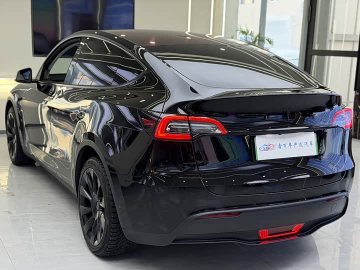 Фото 9 - Tesla Model Y