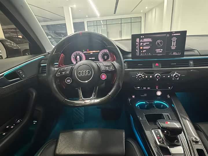 Фото 6 - Audi A4L