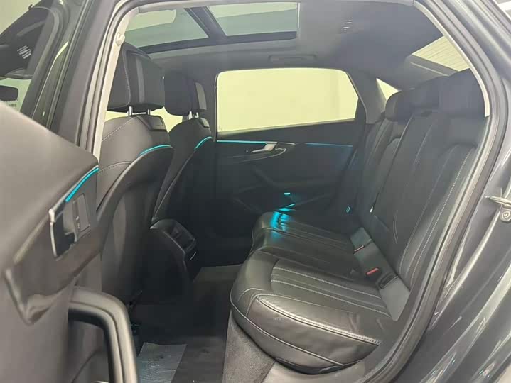 Фото 9 - Audi A4L