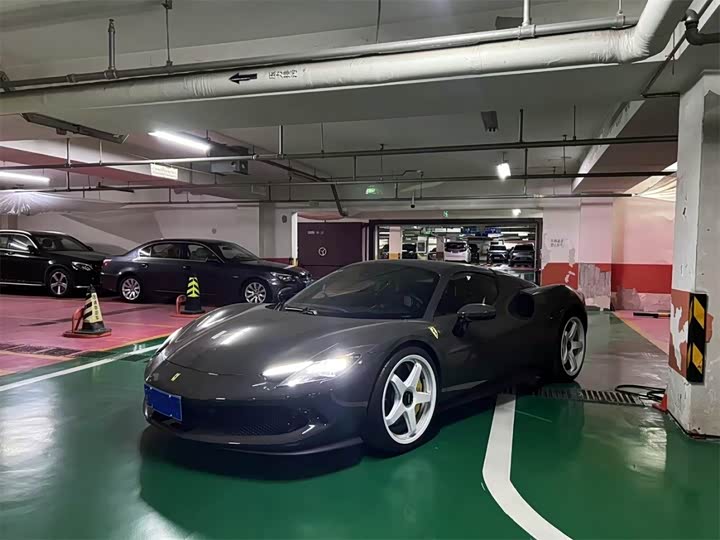 Фото 1 - Ferrari 296