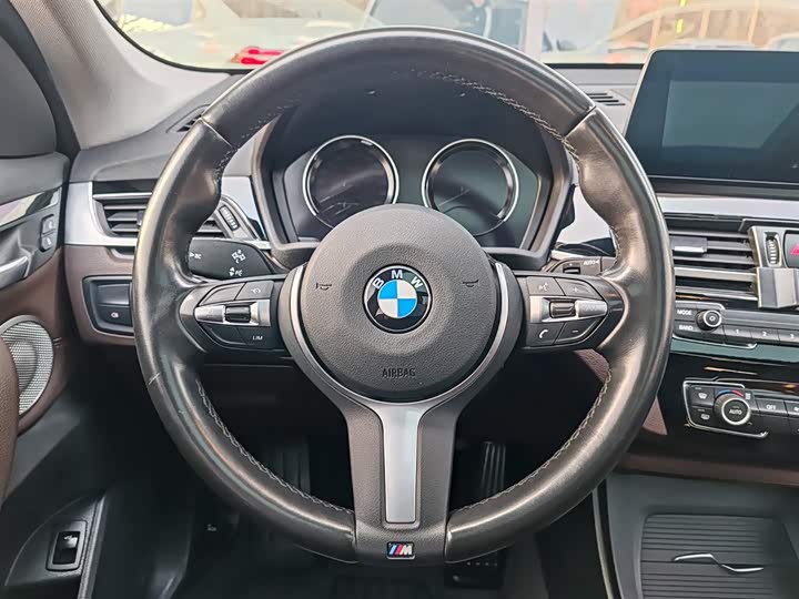 Фото 9 - BMW X1