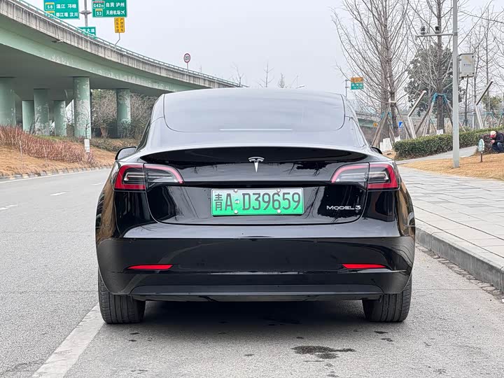 Фото 6 - Tesla Model 3