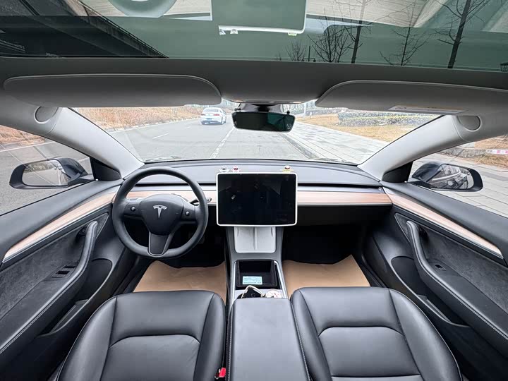Фото 9 - Tesla Model 3