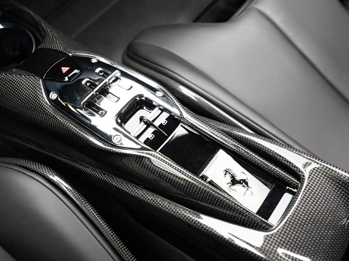 Фото 8 - Ferrari 296