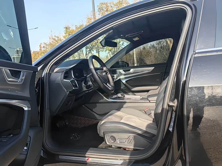 Фото 4 - Audi A6L