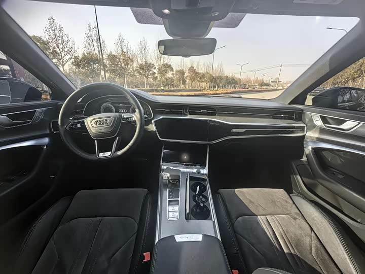 Фото 5 - Audi A6L