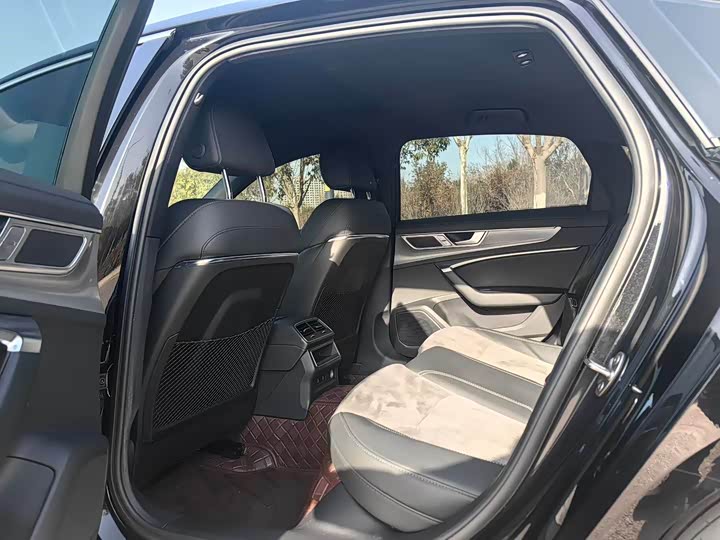 Фото 6 - Audi A6L