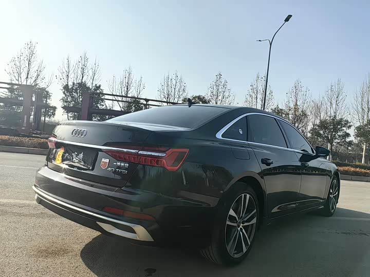 Фото 7 - Audi A6L