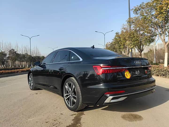 Фото 9 - Audi A6L