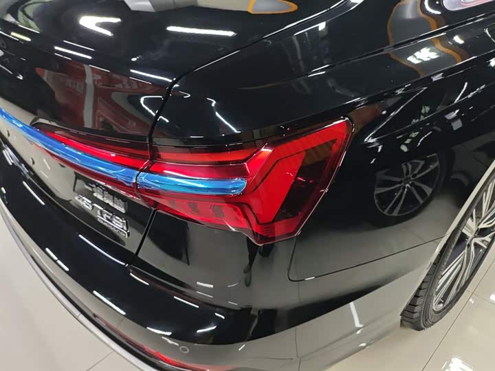 Фото 8 - Audi A6L