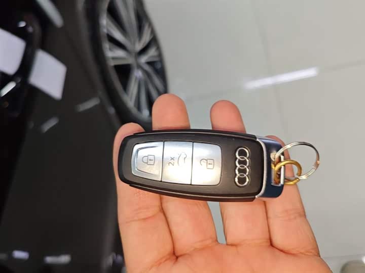 Фото 9 - Audi A6L