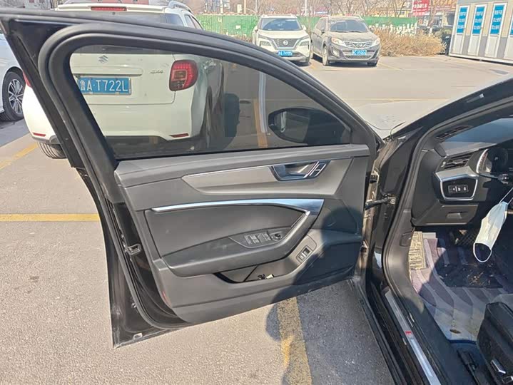 Фото 7 - Audi A6L