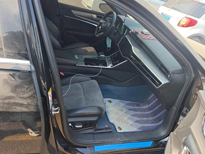 Фото 8 - Audi A6L