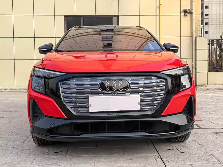 Фото 2 - Audi Q5 e-tron