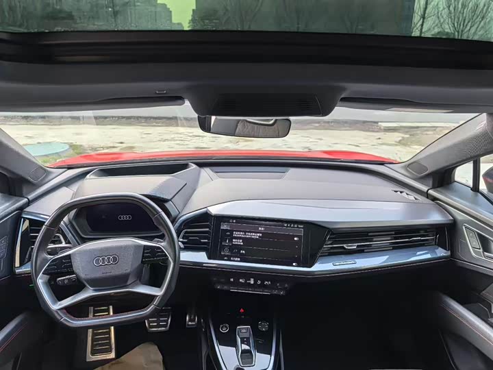 Фото 4 - Audi Q5 e-tron