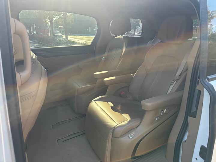 Фото 7 - Buick GL8 ES