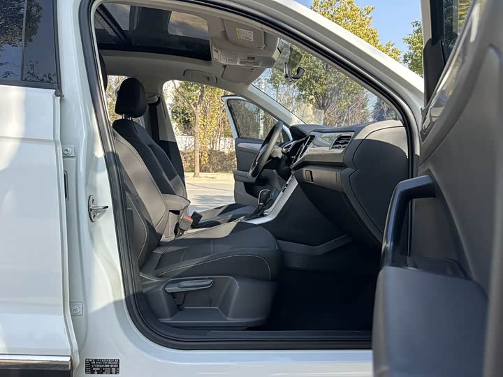 Фото 9 - Volkswagen T-Roc