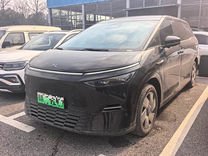 Фото 1 - XPeng X9