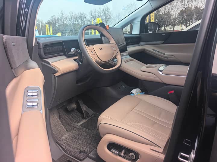 Фото 4 - XPeng X9