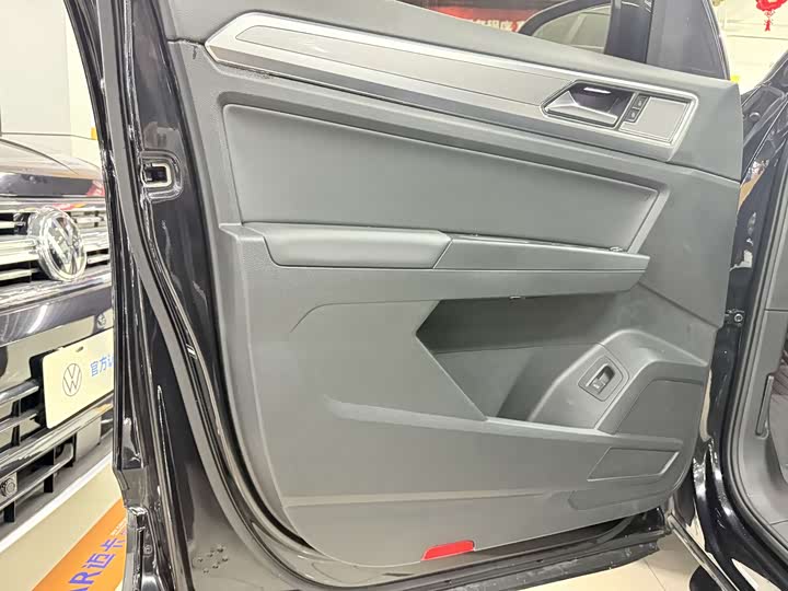 Фото 7 - Volkswagen Teramont Pro