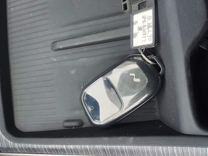 Фото 9 - Nio Onvo L90