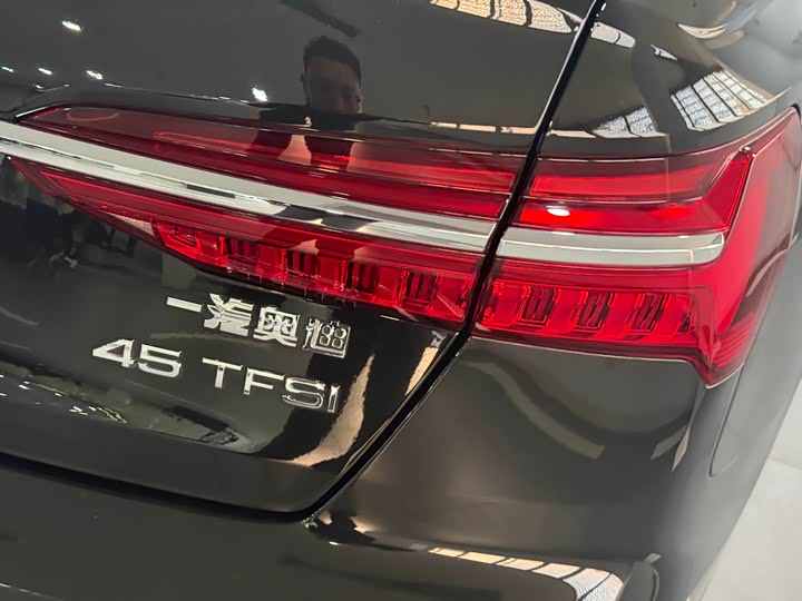 Фото 5 - Audi A6L