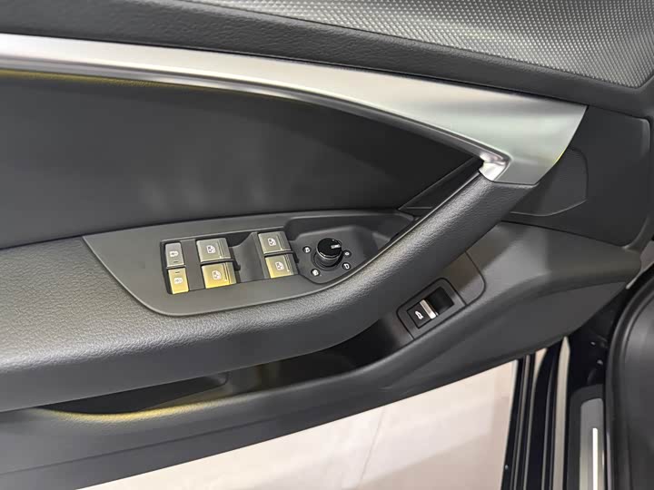 Фото 6 - Audi A6L