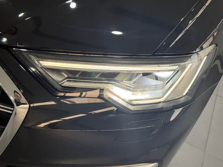 Фото 7 - Audi A6L