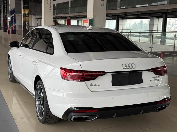 Фото 5 - Audi A4L