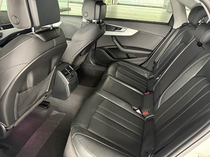 Фото 7 - Audi A4L