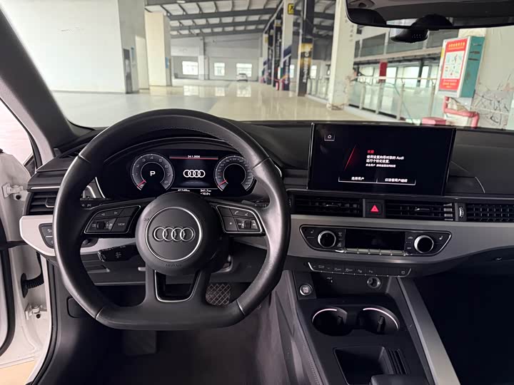 Фото 9 - Audi A4L