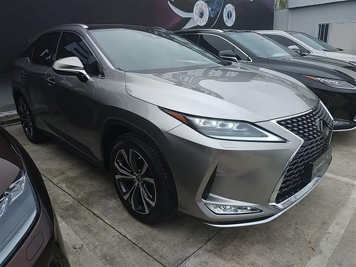 Фото 4 - Lexus RX