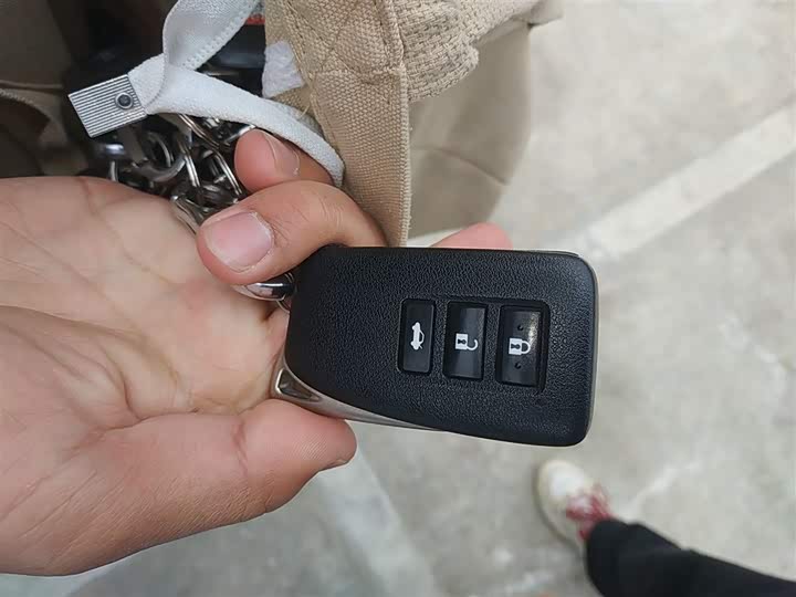 Фото 9 - Lexus RX