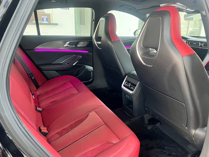 Фото 7 - Hongqi H6