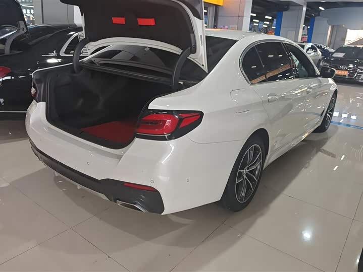 Фото 3 - BMW 5 Series