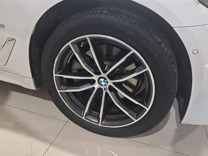 Фото 6 - BMW 5 Series