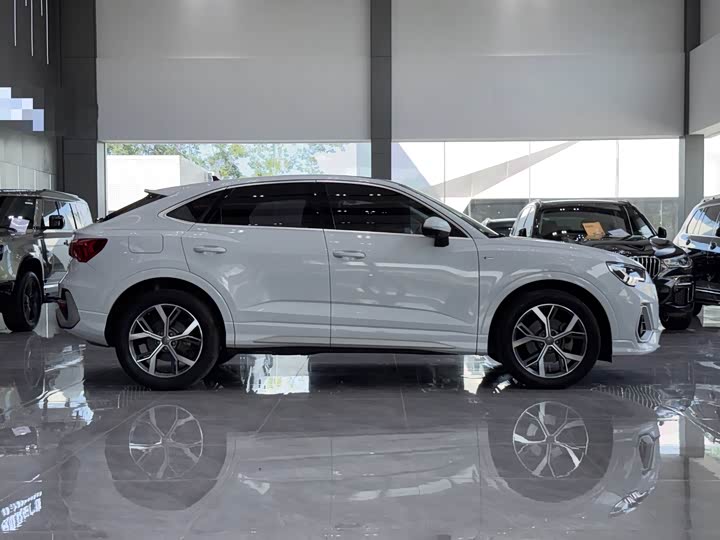 Фото 7 - Audi Q3